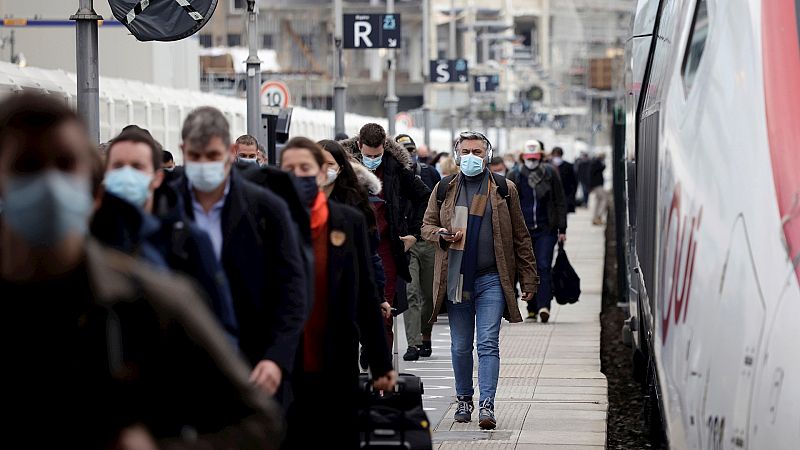 España a las 8 Fin de Semana - Un tercio de la población de Francia afronta nuevas restricciones - Escuchar ahora