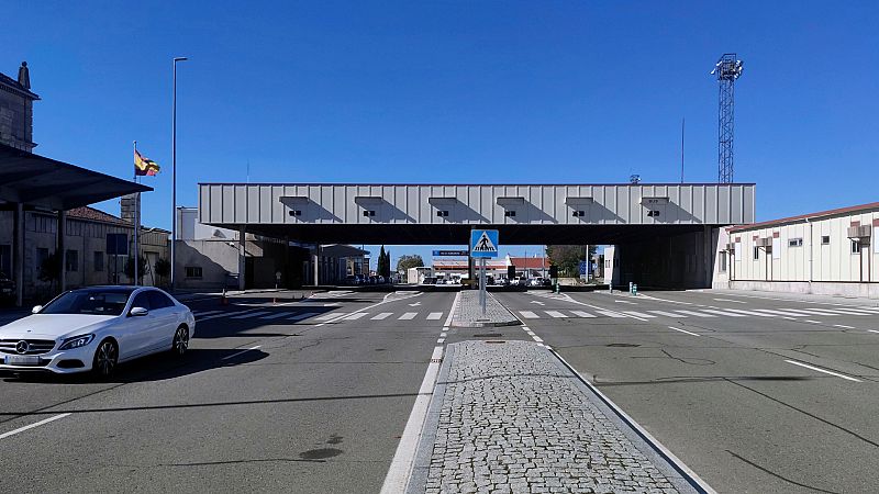 España a las 8 Fin de Semana - Foco España: Un autobús para evitar el despoblamiento de Fuentes de Oñoro - Escuchar ahora