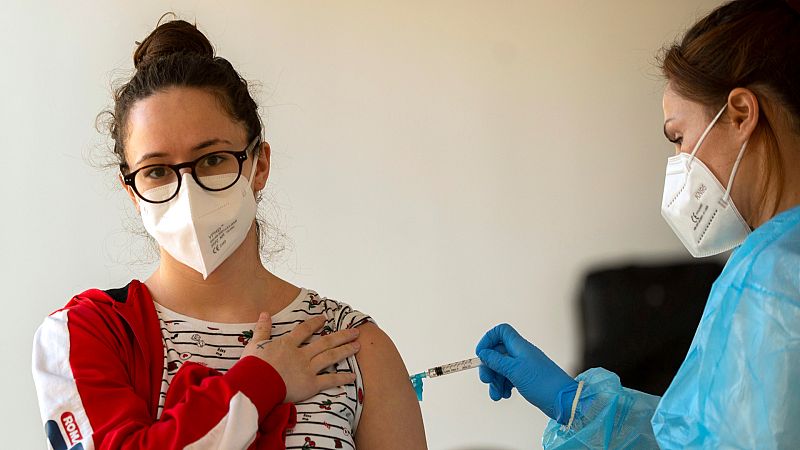 Las mañanas de RNE con Íñigo Alfonso - "La cuarta ola es inevitable, pero podemos reducir su gravedad" - escuchar ahora 