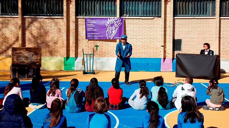 Más cerca - Payasos Sin Fronteras lleva la risa a los niños vulnerables - Escuchar ahora