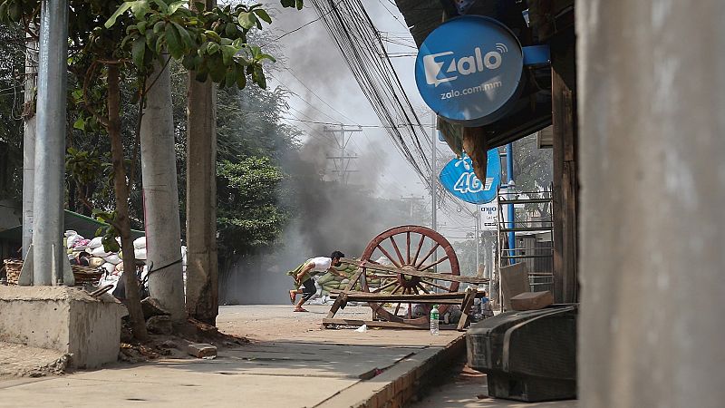 Boletines RNE - Medio centenar de muertos durante las protestas en Birmania por la represión policial - Escuchar ahora