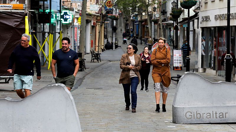  Las mañanas de RNE con Íñigo Alfonso - Gibraltar completa la vacunación y permite pasear sin mascarilla - Escuchar ahora