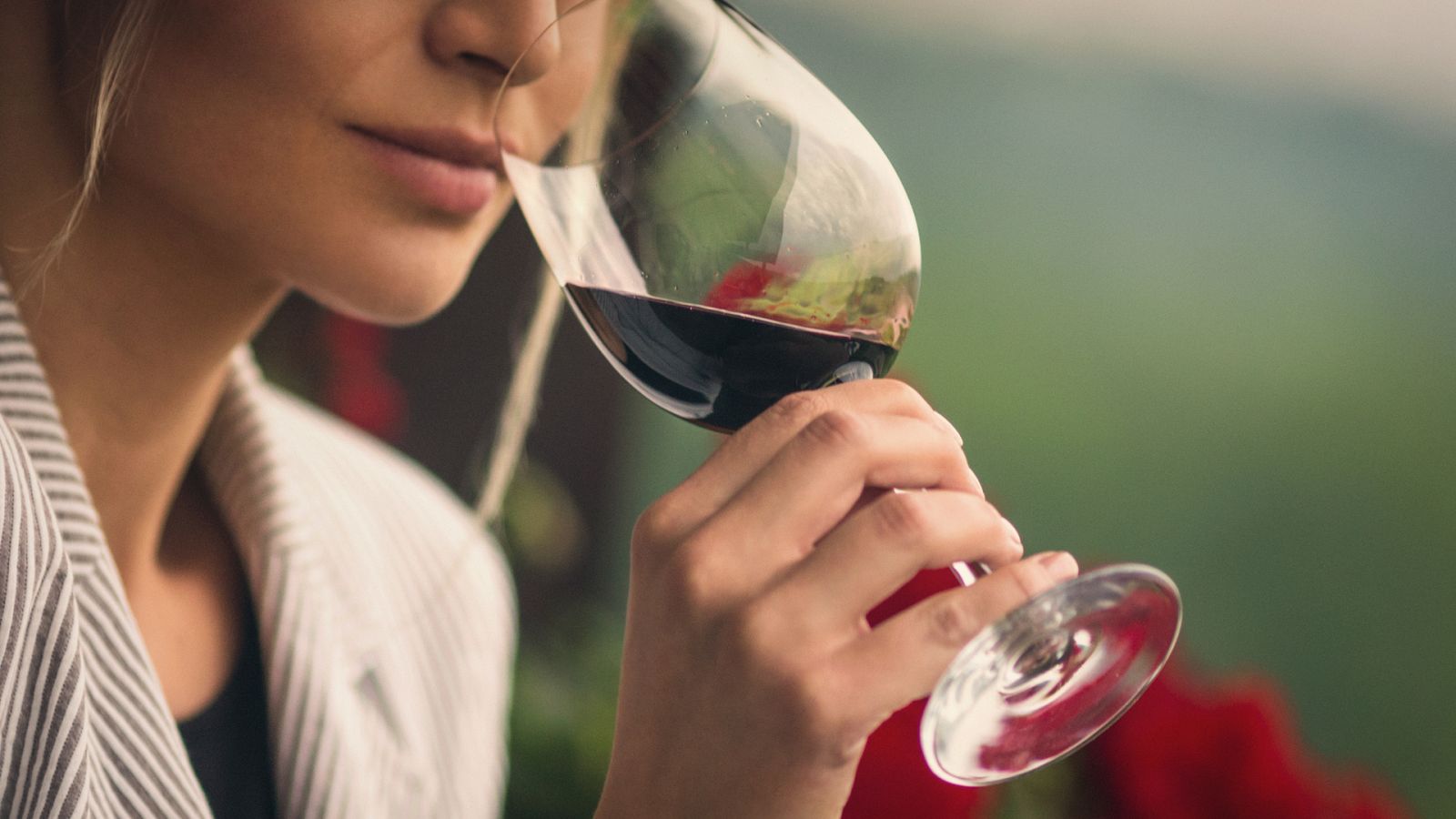  Más cerca - El mundo del vino - Escuchar ahora