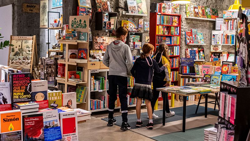 Las mañanas de RNE con Íñigo Alfonso - Día Internacional del Libro Infantil: "Desde que empezó la pandemia hay más demanda de libros divertidos o de aventura" - Escuchar ahora