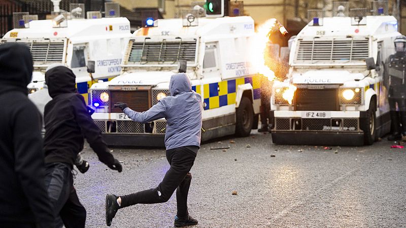  Europa abierta - Ulster: aniversario de la paz marcado por la nueva violencia - escuchar ahora