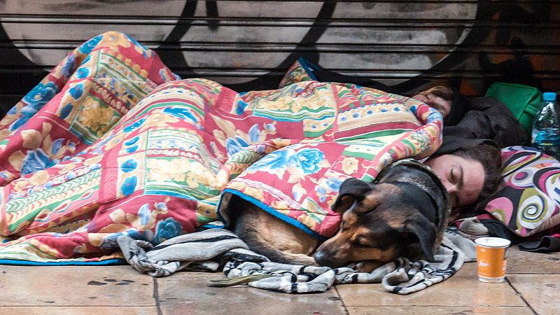 Más cerca - Las personas sin hogar, olvidadas en el plan de vacunación - Escuchar ahora