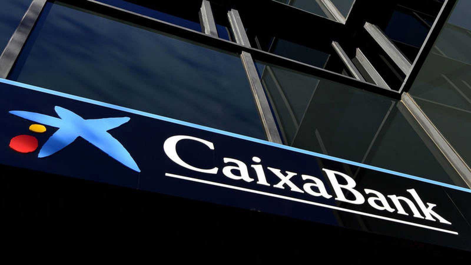 Caixabank proposa la sortida de 8.300 empleats i el tancament de 1.500 oficines