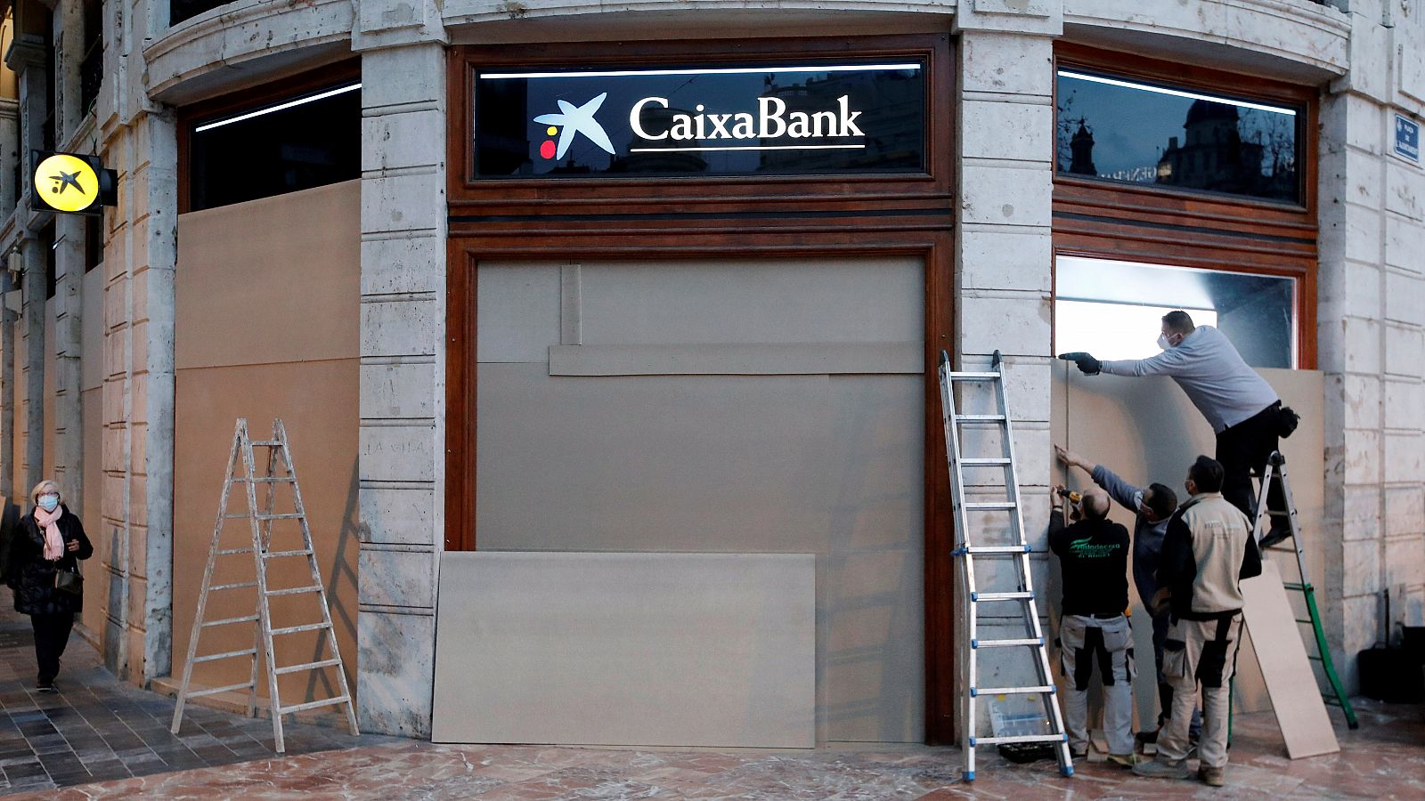 14 horas - Los sindicatos cargan contra el ERE en Caixabank: "La plantilla se siente ultrajada, nos preguntan si se han vuelto locos" - Escuchar ahora