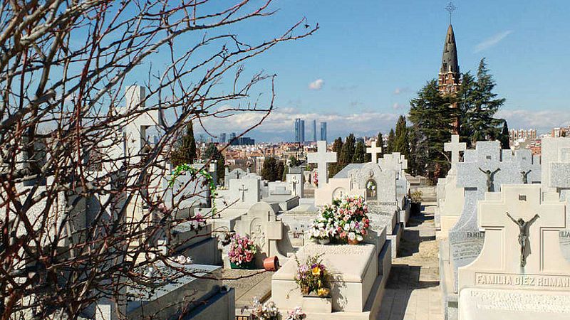 24 horas - Horror en el cementerio - Escuchar ahora