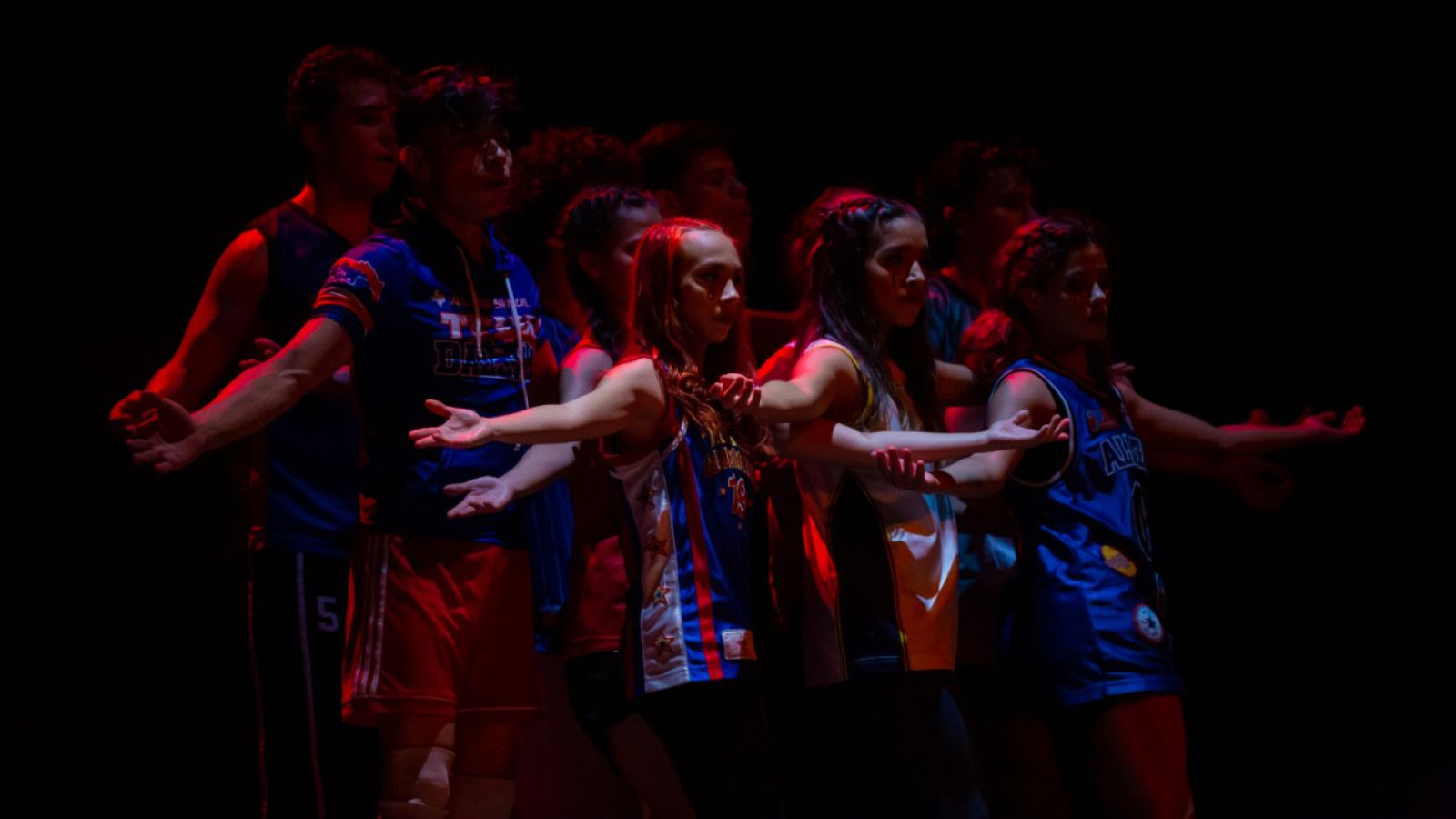 Hora América - La bailarina y coreógrafa Luz Arcas en San Salvador con La Phármaco - escuchar ahora