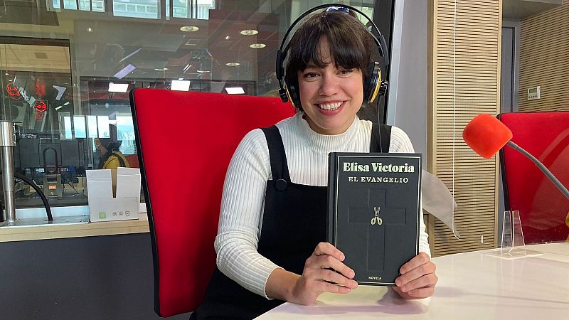 Tarde lo que tarde - 'El evangelio' de Elisa Victoria - Escuchar ahora