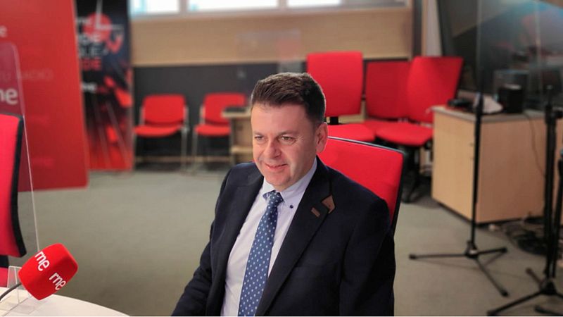 Las mañanas de RNE - Santiago Carbó (FUNCAS): "La banca tradicional tiene unos competidores muy serios en el ámbito digital" - Escuchar ahora