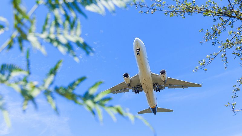 Más cerca - Retos para la sostenibilidad del tráfico aéreo comercial - Escuchar ahora