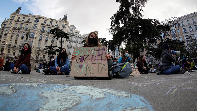 Parlamento - Radio 5 - Así legislan otros países contra el cambio climático: "La ley española se ha quedado muy por detrás" - Escuchar ahora