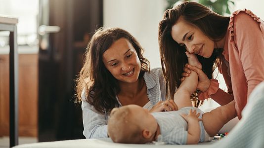 Wisteria Lane - Wisteria Lane - Obligadas a casarse para filiar a su hija - 02705/2021 - Escuchar ahora