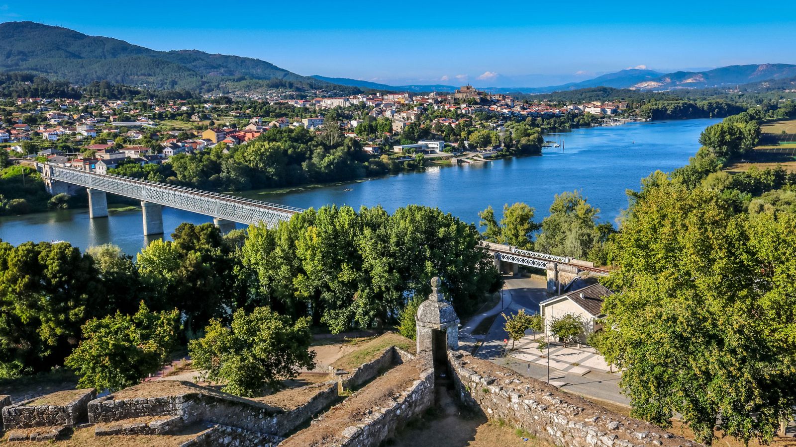 Las mañanas de RNE con Íñigo Alfonso - Los habitantes de 'la raya' denuncian una situación "caótica en el plano administrativo" - Escuchar ahora