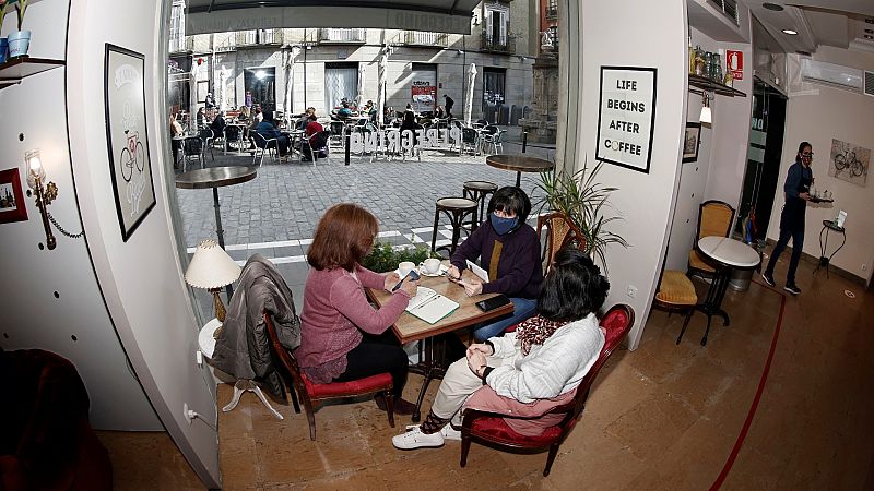 Las mañanas de RNE con Íñigo Alfonso - Los expertos piden mucha precaución con la vida social en casas e interiores - Escuchar ahora 