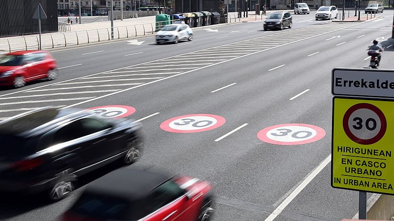 14 horas - Bilbao, el exitoso ejemplo de la circulación a 30km/h - Escuchar ahora 
