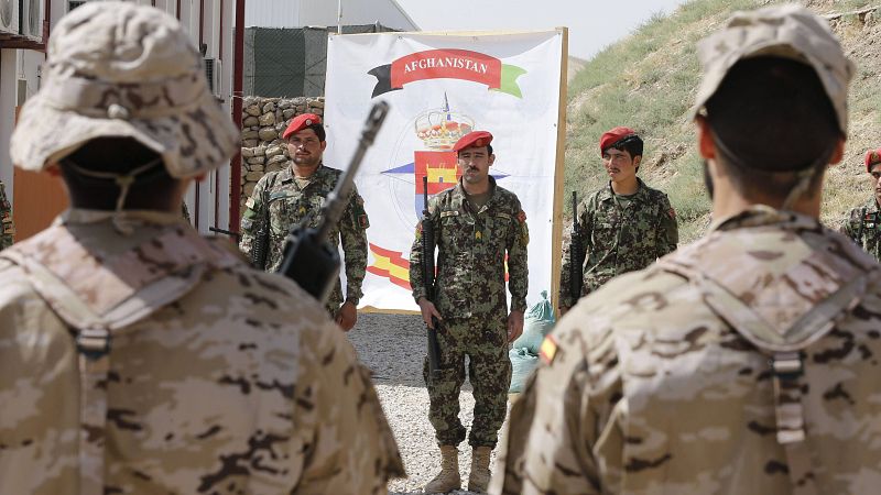 Las mañanas de RNE con Íñigo Alfonso - Teniente Coronel Joaquín Aguirre: "Afganistán supuso un cambio de mentalidad: fuimos a una guerra, antes hacíamos misiones más humanitarias" - Escuchar ahora