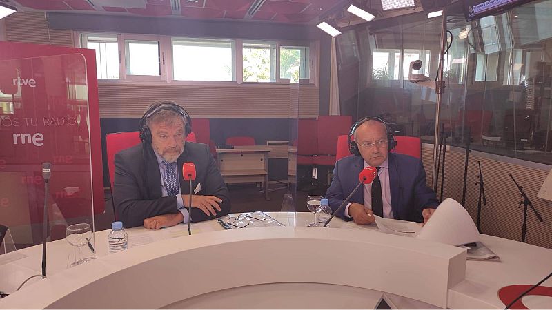 Las mañanas de RNE con Íñigo Alfonso - Un año del plan de relanzamiento de Macron y Merkel: cómo se gestaron los fondos europeos y qué podemos esperar de ellos - Escuchar ahora