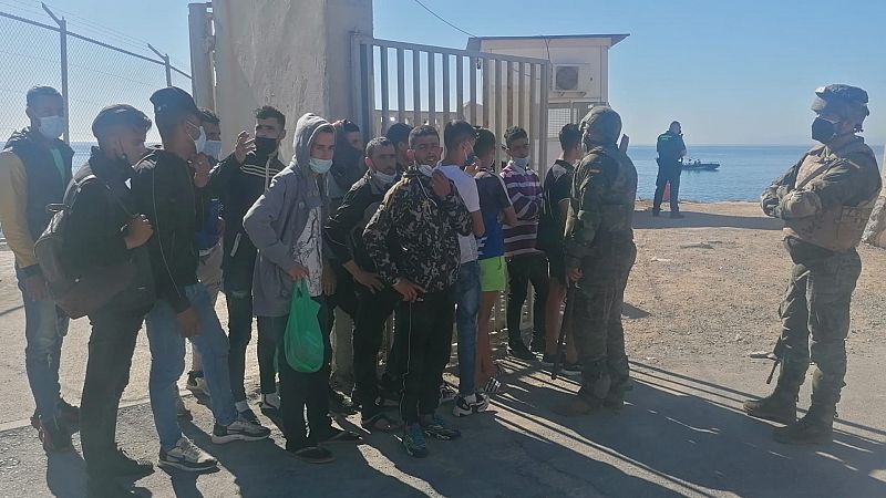 14 horas - Ceuta intenta recuperar la normalidad mientras cientos de jóvenes esperan en Marruecos para cruzar  - Escuchar ahora 