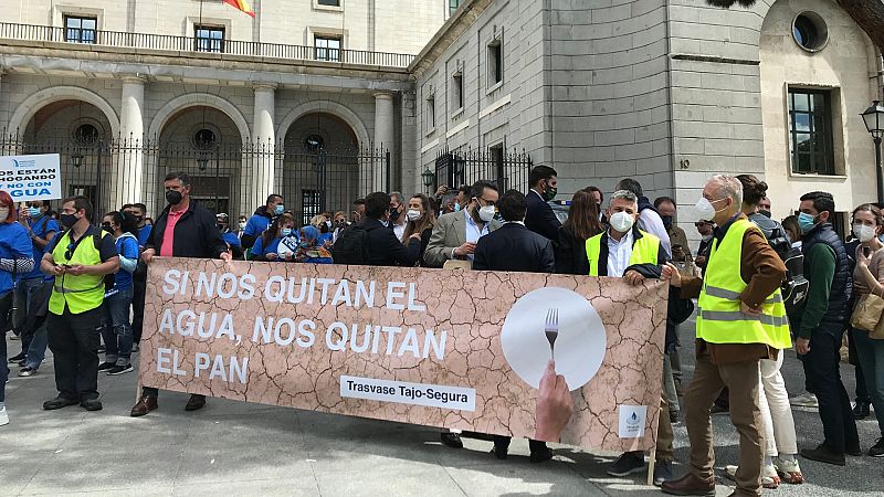 Más cerca - Protestas en Madrid por los recortes del trasvase Tajo-Segura - Escuchar ahora