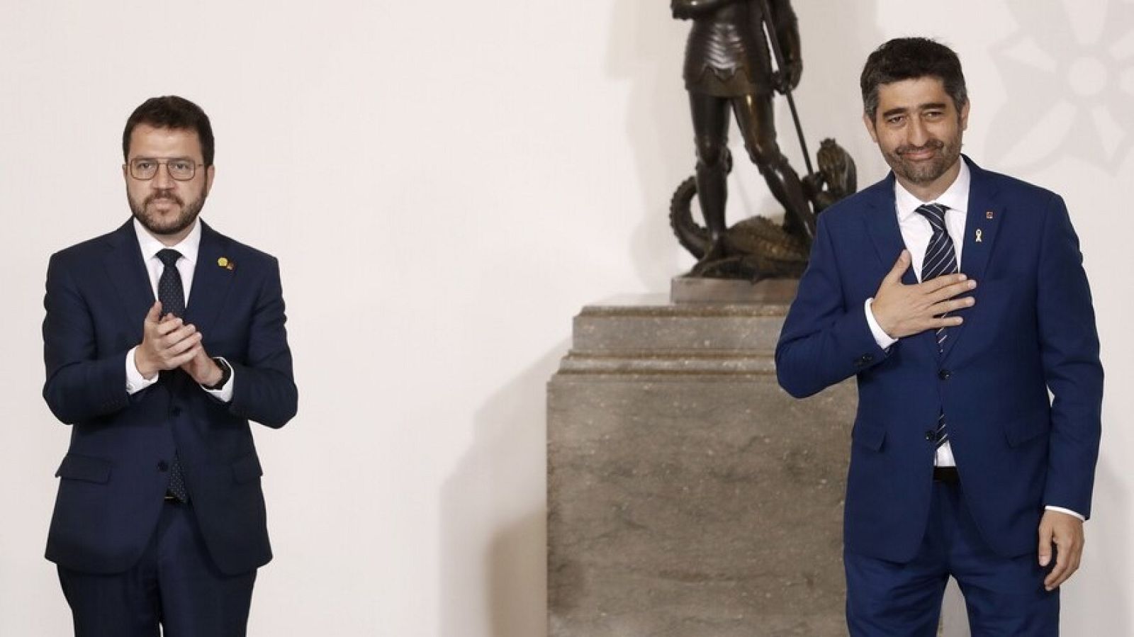 Els 14 consellers del nou Govern prometen el càrrec