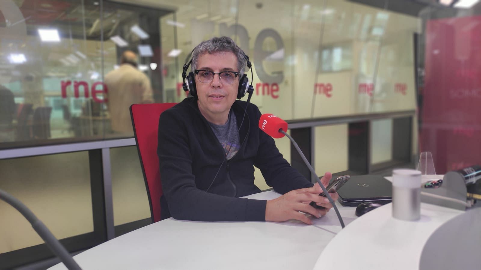 Las mañanas de RNE con Íñigo Alfonso - Pedro Guerra: "'El viaje' es el viaje de la vida, de los reencuentros, el que uno hace cuando sueña" - Escuchar ahora