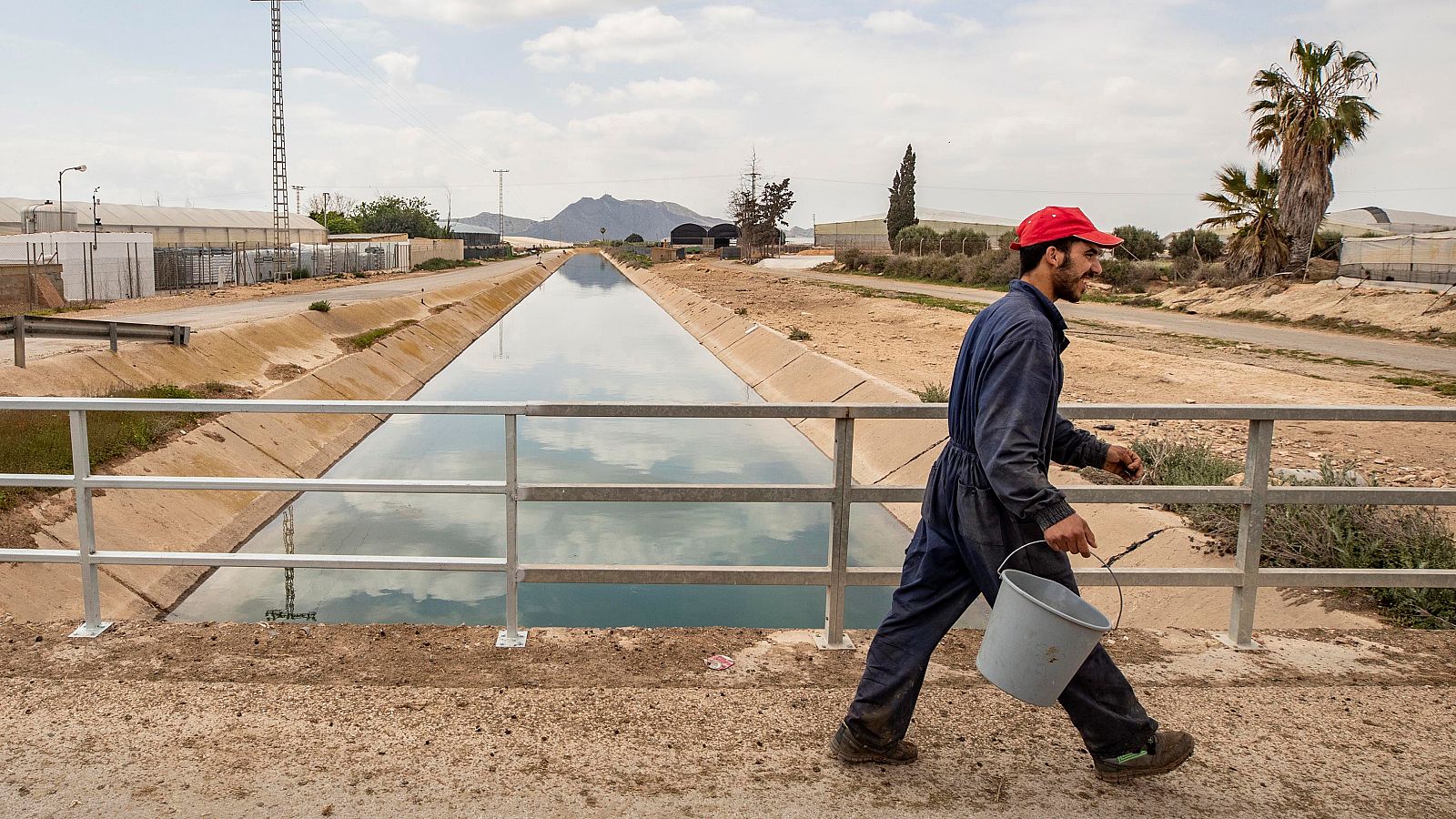 14 horas - Los regantes calculan que la nueva tarifa de la luz puede encarecer su factura hasta un 50%
