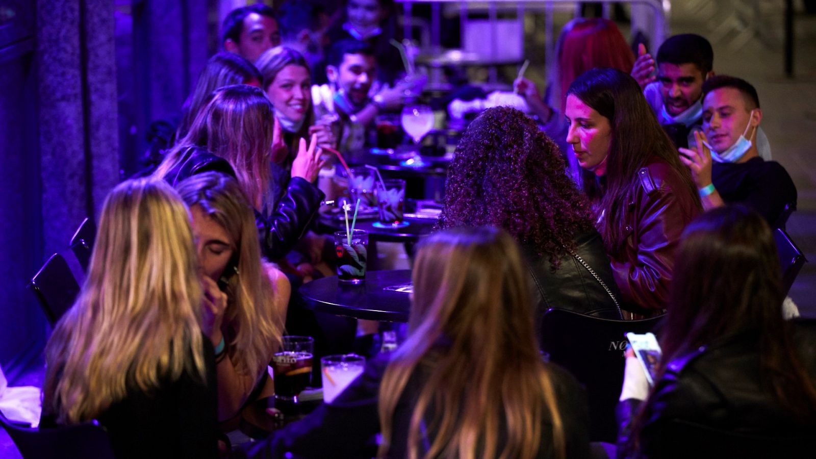 Las mañanas de RNE con Íñigo Alfonso - Los hosteleros estudian la vía judicial tras la decisión de Sanidad: "Solo se ponen de acuerdo para arruinarnos" - Escuchar ahora 