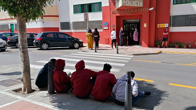 Las mañanas de RNE con Íñigo Alfonso - ONG denuncian las condiciones "insostenibles" de los menores migrantes en Ceuta - Escuchar ahora