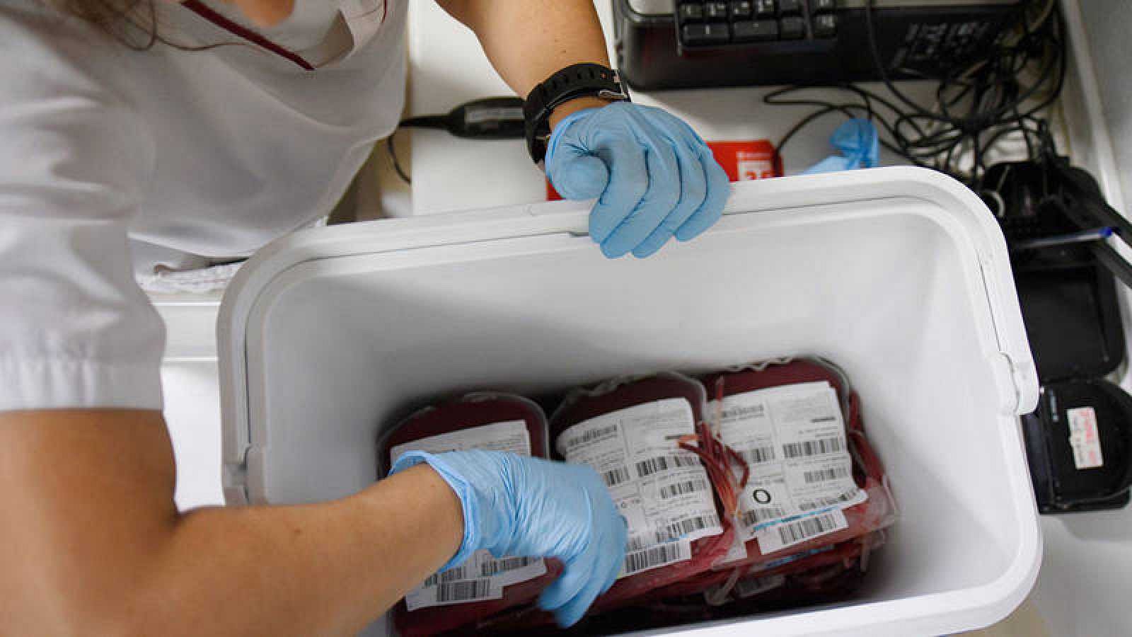 Més de 7.000 infectats de covid van rebre sang en 2020