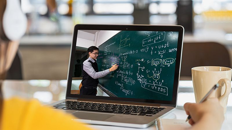 Más cerca - El profesor 5.0 - Escuchar ahora