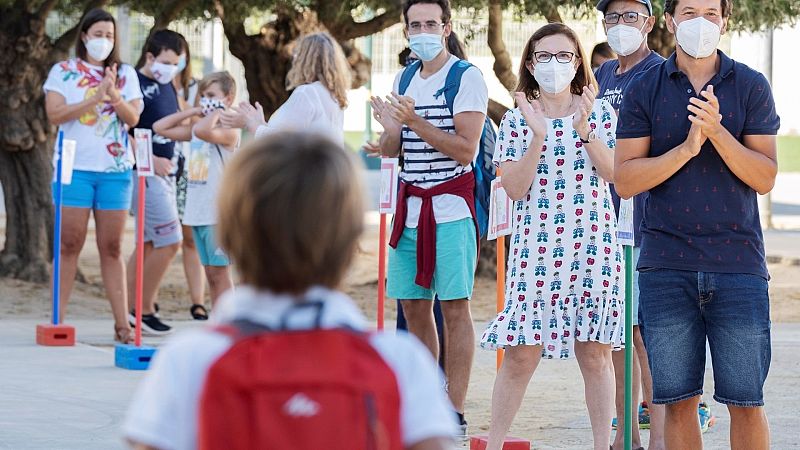Las mañanas de RNE con Íñigo Alfonso -  La comunidad educativa se une para agradecer el trabajo de los profesores durante este curso - Escuchar ahora