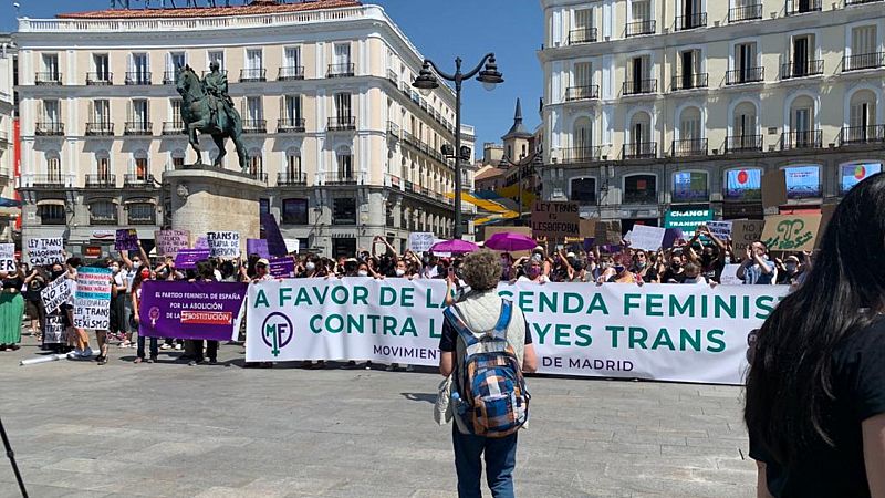 14 horas Fin de Semana - Colectivos feministas se manifiestan en contra de la Ley Trans - Escuchar ahora