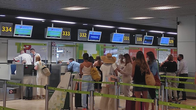 Más cerca - El aeropuerto de Barajas vuelve a estar plenamente operativo - Escuchar ahora