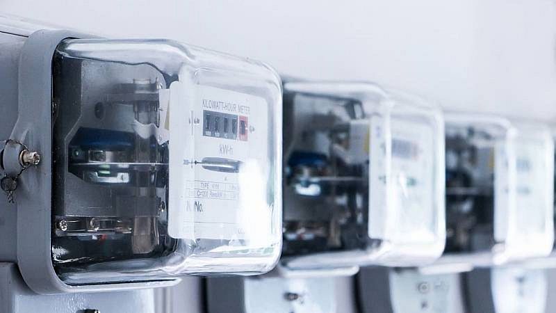 14 horas - Las eléctricas aprovechan los vaivenes del precio de la luz para hacer campaña por el mercado libre - Escuchar ahora