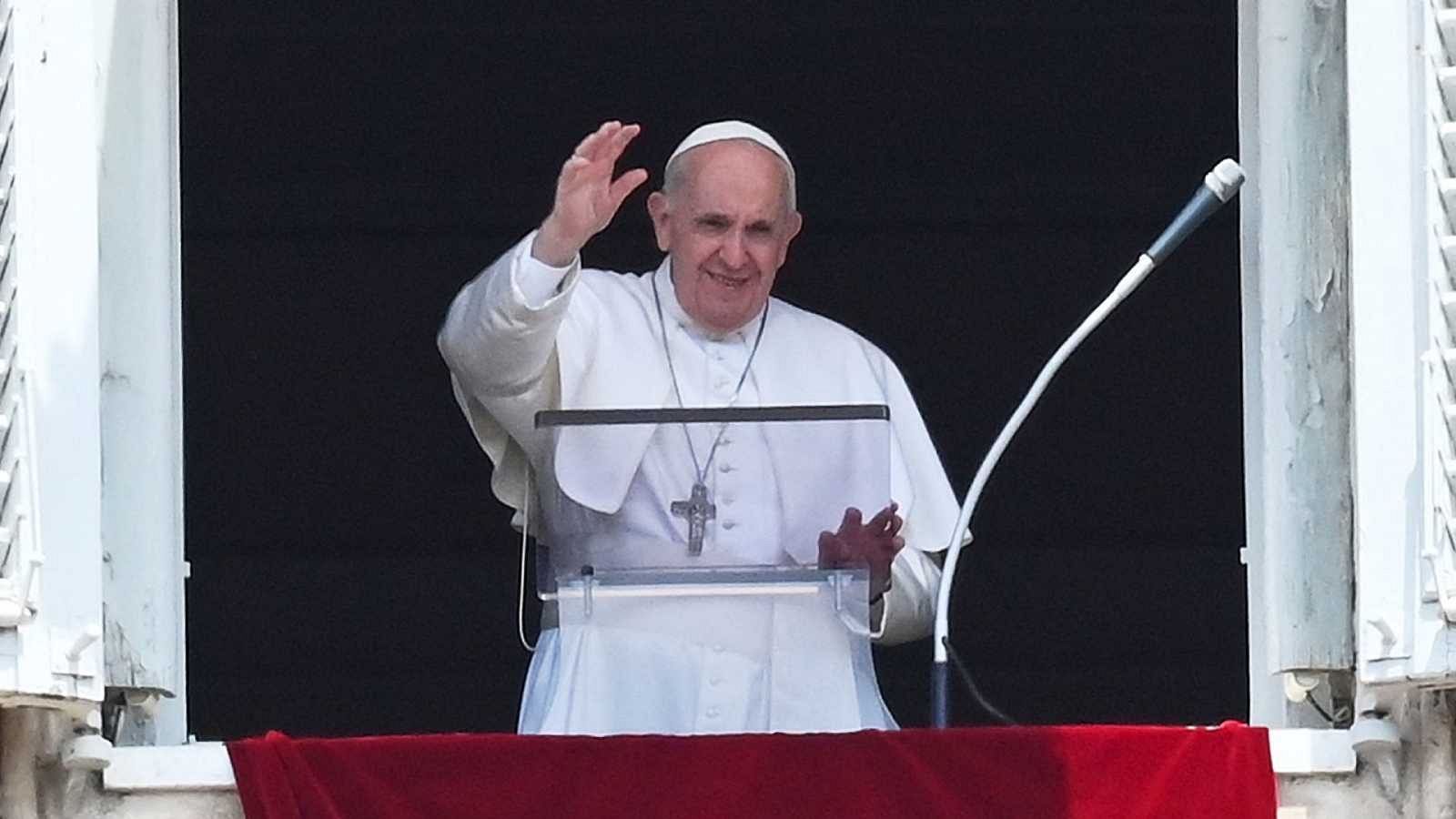 24 Horas Fin de Semana - La dolencia de la que han operado al papa es benigna - Escuchar ahora