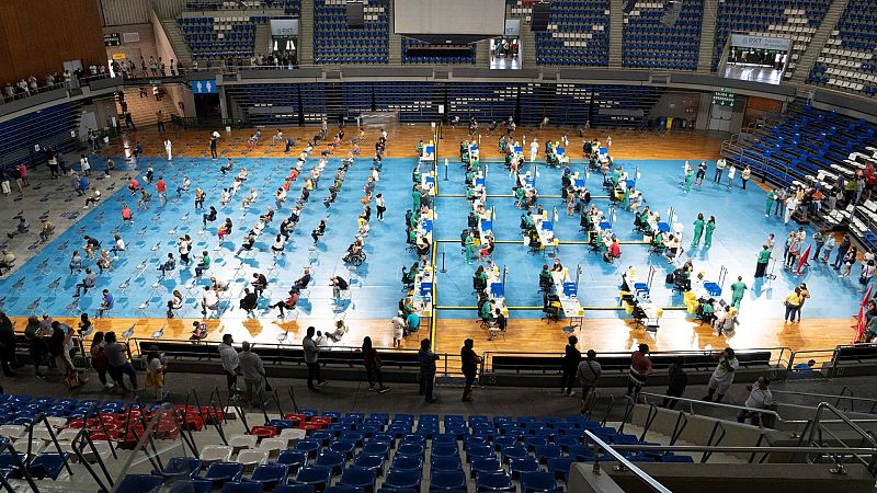 Las mañanas de RNE con Íñigo Alfonso - Adelantar o no algunos grupos de edad, el dilema de la vacunación - Escuchar ahora 