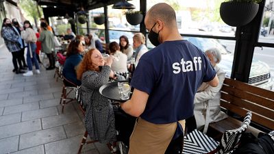 14 horas - Los ERTE y las malas condiciones laboarles son las causas de la falta de camareros para hostelera - Escuchar ahora