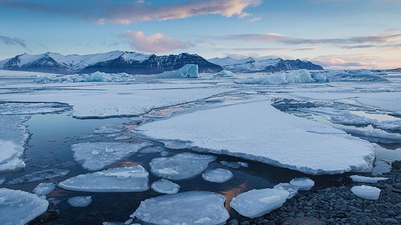 Reportajes 5 Continentes - Rusia quiere marcar terreno en el Ártico - Escuchar ahora