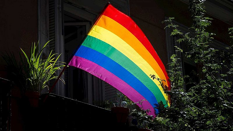 24 horas - El colectivo LGTBI asiste con "miedo" a la legislación homófoba de países de Europa del este - Escuchar ahora