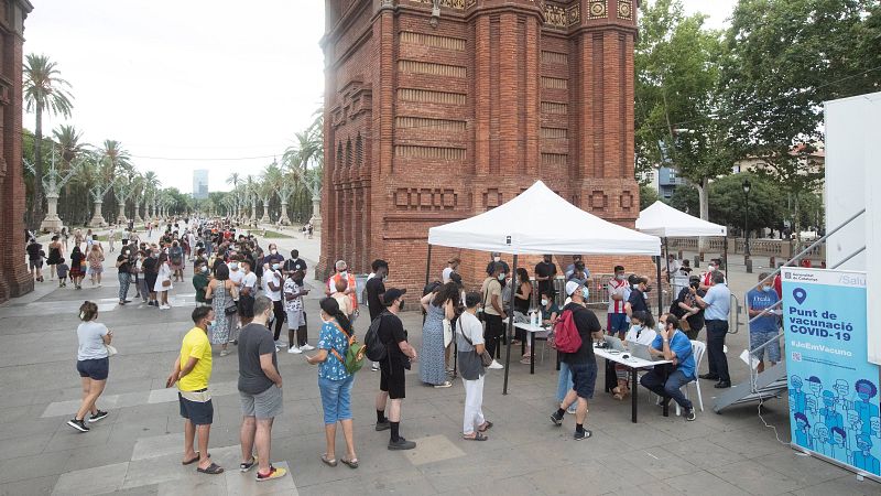 Las mañanas de RNE con Íñigo Alfonso - Daniel Prieto - Alhambra, Universidad de Oxford: "La tercera dosis está en fase experimental, hay que ver si es necesaria y para quién" - Escuchar ahora