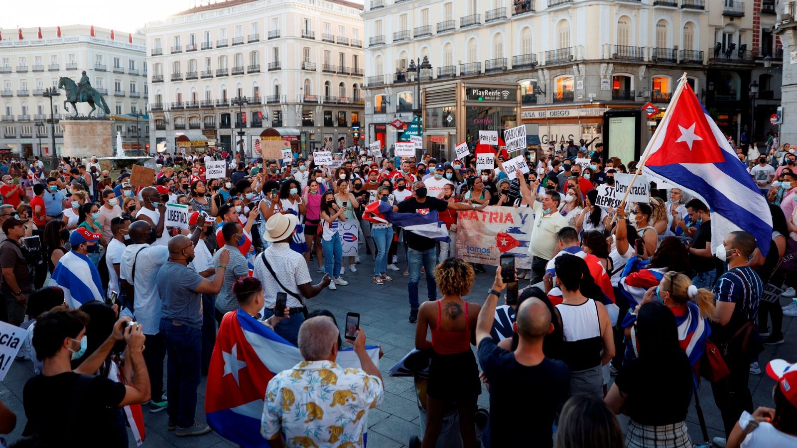 Cubanos en España, entre la "angustia" y el optimismo por las protestas