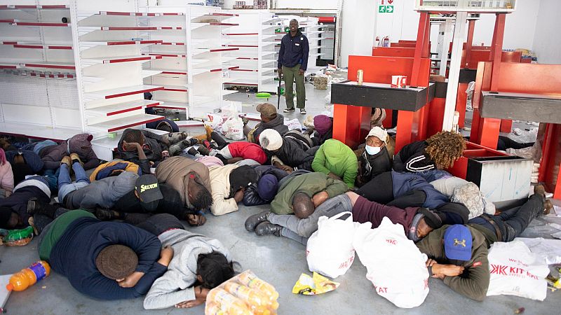 Cinco Continentes - Saqueos y bloqueos en Sudáfrica, con decenas de muertos - Escuchar ahora