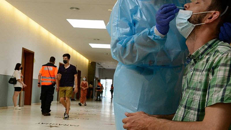 Las mañanas de RNE con Íñigo Alfonso - UCI del Hospital del Mar: "Nos preparamos para un escenario aún peor" - Escuchar ahora