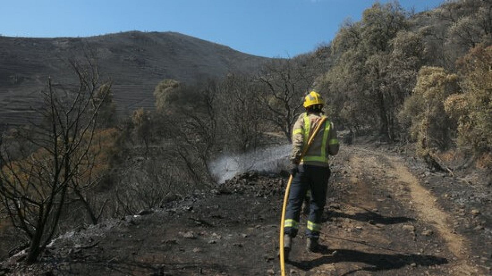 Els Bombers controlen l'incendi de Llançà després de més de dos dies de lluita