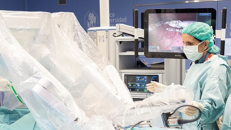 A golpe de bit - M. Rodríguez: 1ª europea con sello EE. UU. en cirugía robótica - 20/07/21 - escuchar ahora