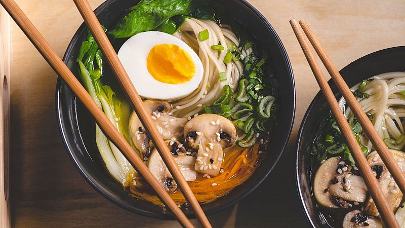 Tablero deportivo - Comida japonesa que va más allá del sushi - Escuchar ahora