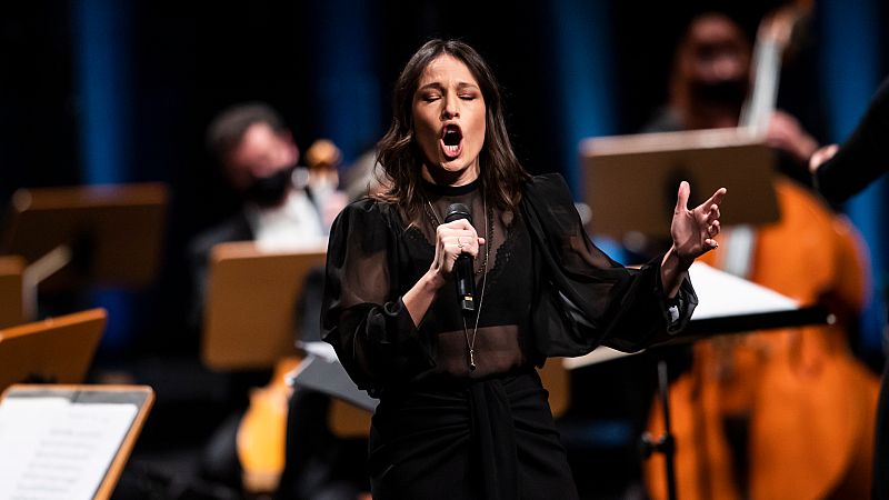 24 horas - El fado de Carminho aterriza en el Palacio Real de Madrid - Escuchar ahora